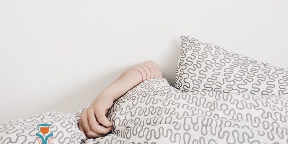 estudiar por la noche vs beneficios del sueño Estudiar por la noche